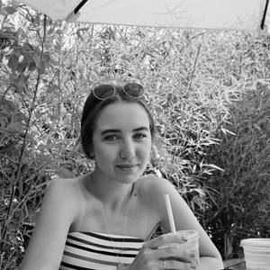 Meet your Posher, Carlee